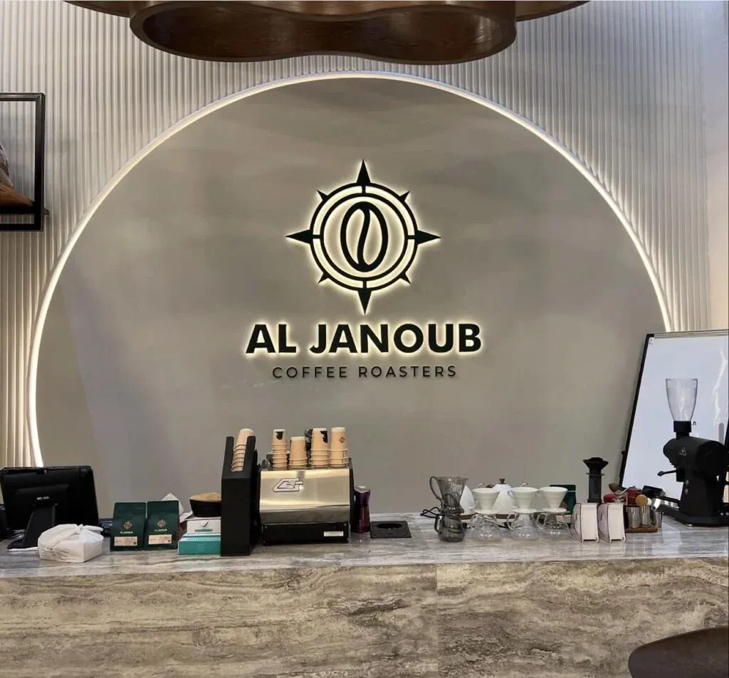 واجهة مطعم في قطر — QA Signs